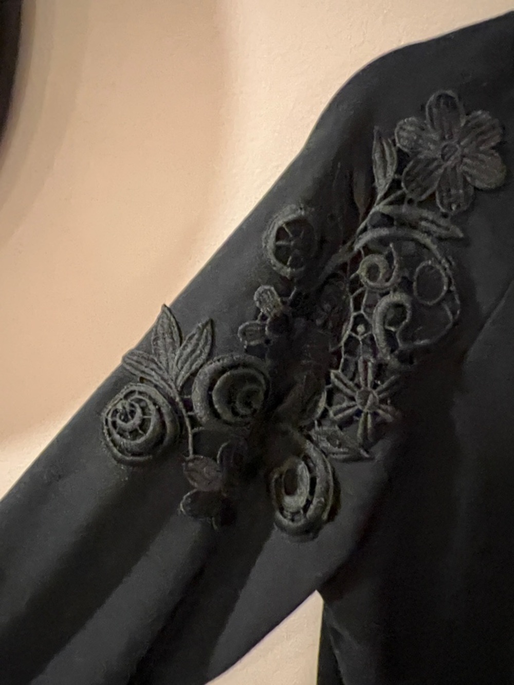 Gloria Vanderbilt Black Floral-Appliqué Crewneck Sweatshirt - Picture 3 of 4